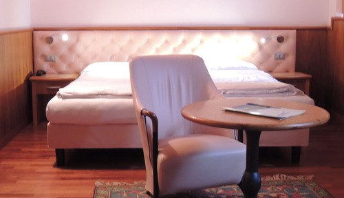 Habitación estándar con 1 cama doble o 2 individuales