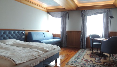 Habitación superior con 1 cama doble o 2 individuales, vistas al lago