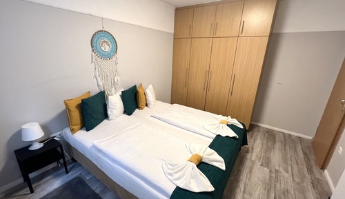 Deluxe One-bedroom apartment for 5