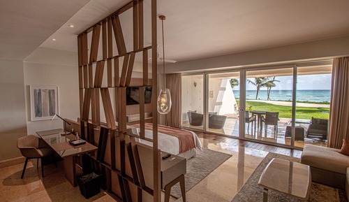 Grand Class Pool Suite Ocean Front