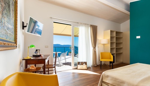 Suite panorámica, balcón, vistas al lago