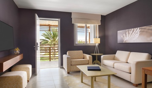 Suite, varias camas, terraza, vistas al jardín