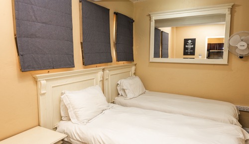 Suite, 2 habitaciones (Double Bed and 2 Single Beds)
