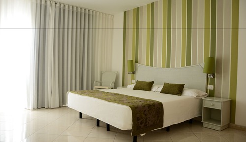 Habitación estándar con 1 cama doble o 2 individuales