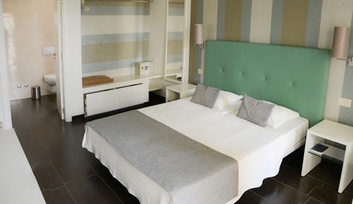 Habitación superior con 1 cama doble o 2 individuales