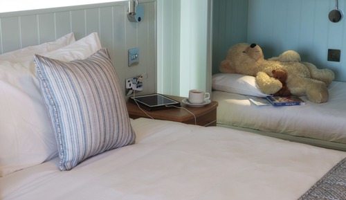 Habitación superior, balcón, mirando al mar