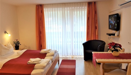 Habitación estándar doble, 1 cama de matrimonio grande, vistas a la montaña, planta baja