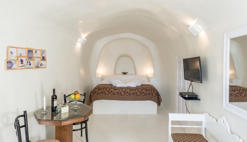 Cave Nest Junior Suite, Caldera View *access via numerous steps