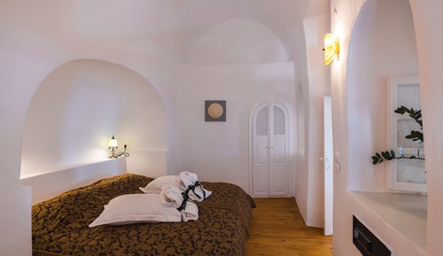 Summer Lovers Villa with Outdoor Whirlpool, Caldera View