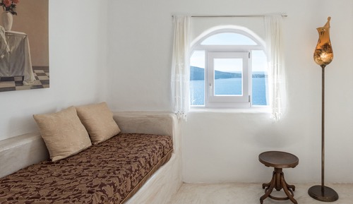 Secret Steps Suite, Caldera View *access via numerous steps