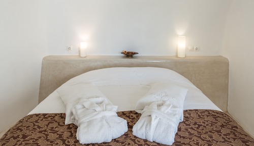 Cliff Nest Honeymoon Suite, Caldera View *access via numerous steps