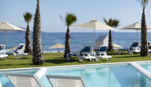 Bungalow, piscina privada, mirando al mar