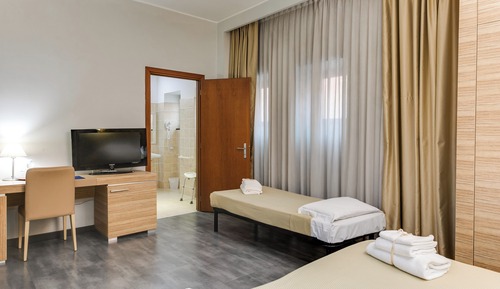 Habitación triple, varias camas