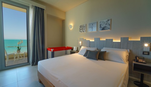 Habitación triple ejecutiva, vistas al mar