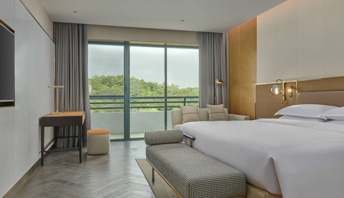 Suite ejecutiva, 1 cama de matrimonio grande, balcón (High Floor, New Renovated)