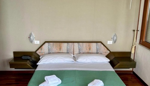 Habitación con 1 cama doble o 2 individuales, vistas al mar