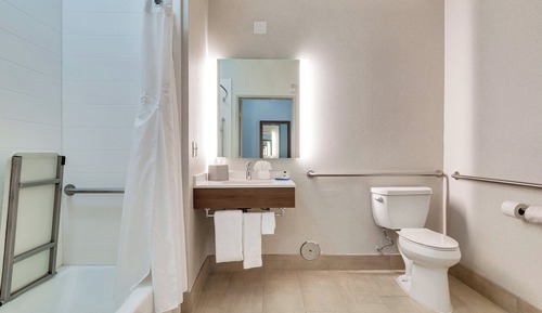 Habitación estándar, 1 cama de matrimonio grande (Mobility)