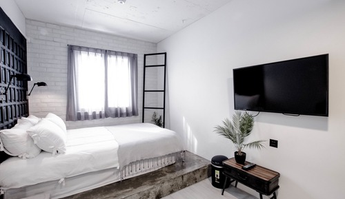 Design (Additional fee for futon)