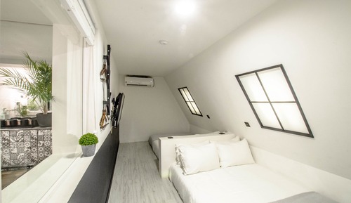 Rooftop Friends Room (Few stairs to enter the room / Additional fee for extra bed)