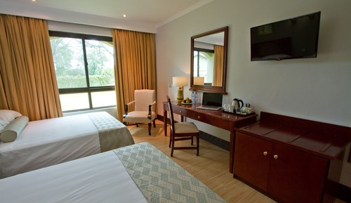 Habitación, 1 cama de matrimonio grande, vistas al jardín