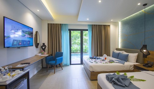 Habitación Grand, acceso a la piscina
