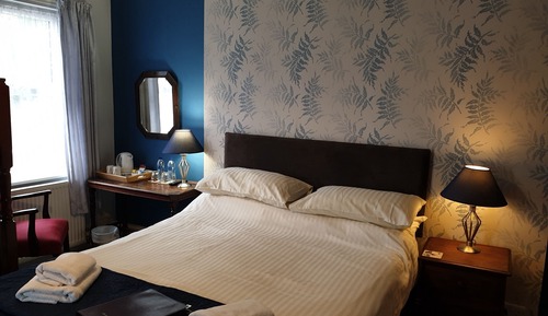 Family Room, Ensuite (2 adults & 2 children)