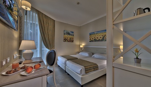 Habitación estándar, balcón, vistas parciales al lago