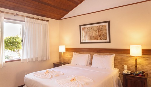 Habitación con 1 cama doble o 2 individuales, vistas parciales al mar