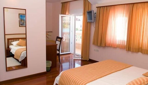 Habitación triple, balcón