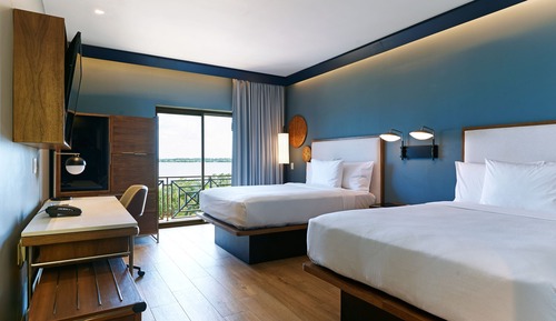 Habitación, 2 camas de matrimonio, balcón, vistas al río