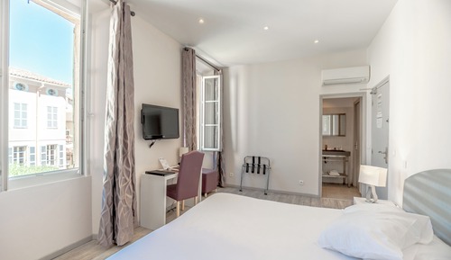 Habitación Confort con 1 cama doble o 2 individuales
