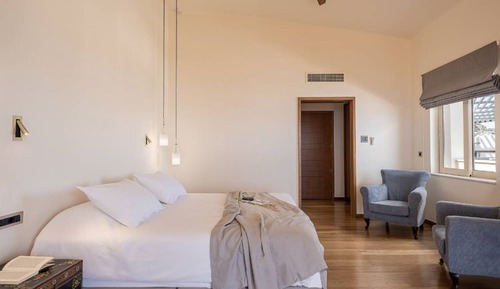 Honeymoon Suite with Outdoor Hot Tub & Sea View