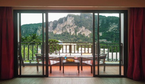 Habitación Deluxe, acceso a la piscina