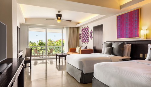 Suite junior, 2 camas dobles, vistas parciales al mar