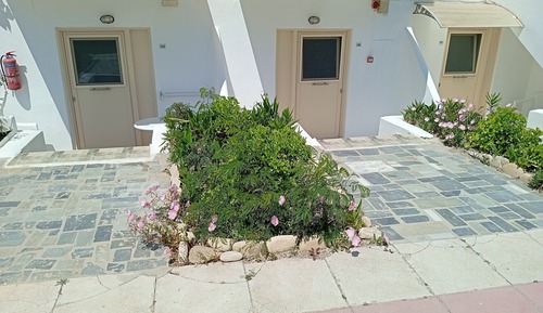 Apartamento básico, 2 habitaciones, planta baja (Semi-Basement)