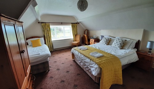 Suite Deluxe, baño privado ( 2 Adults 2 Children)