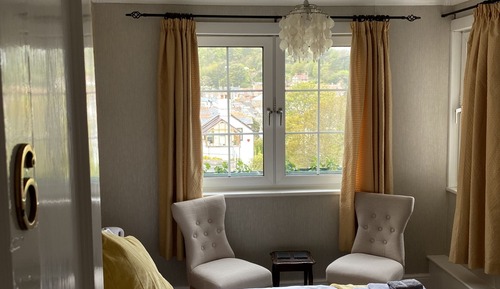 Habitación Confort doble, baño privado, vistas parciales al mar