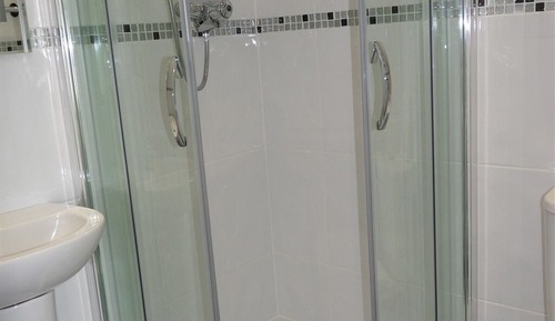 Habitación cuádruple, baño privado (2 Adults & 2 Children)