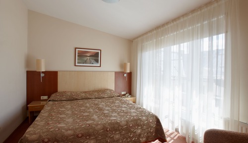 Habitación superior con 1 cama doble o 2 individuales