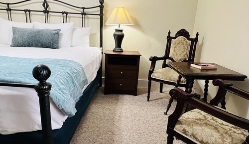 6 - Addie room