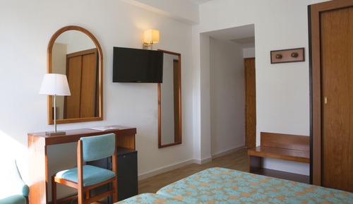 Habitación doble de uso individual, balcón, vistas parciales al mar
