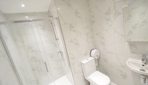 Estudio familiar, baño privado (-Air-condition)