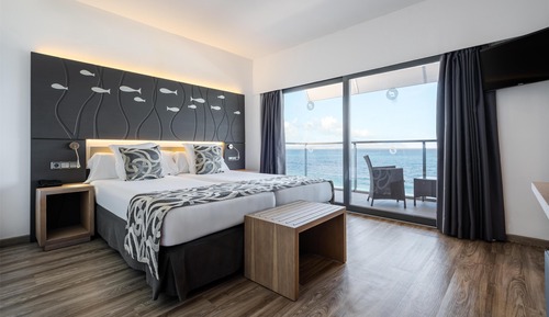 Habitación superior, terraza, vistas al mar (2 Adults)