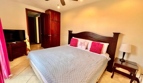 Apartamento familiar, 2 habitaciones, en la zona del jardín