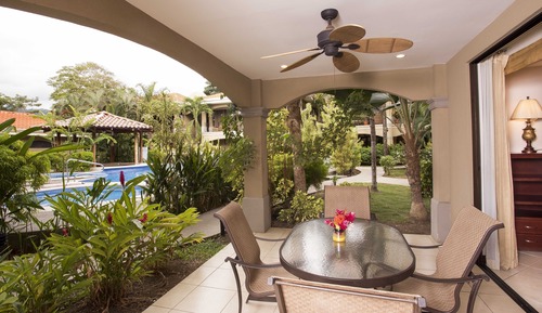 Apartamento familiar, junto a la piscina