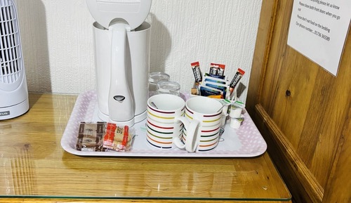 Habitación con 2 camas individuales, baño privado