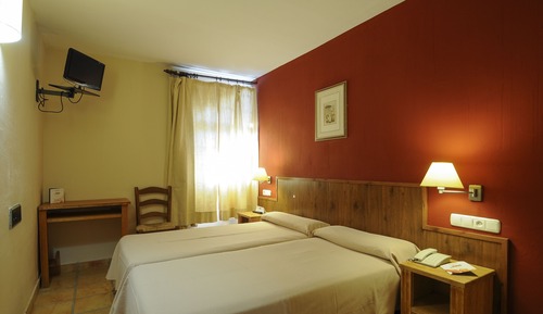 Habitación triple (for 2 adults and 1 child)