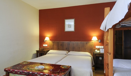Habitación cuádruple (for 3 adults and 1 child)