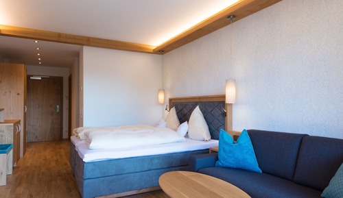 Habitación Premium con 1 cama doble o 2 individuales, balcón