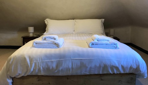 Habitación doble (Room 5, 2nd Floor)